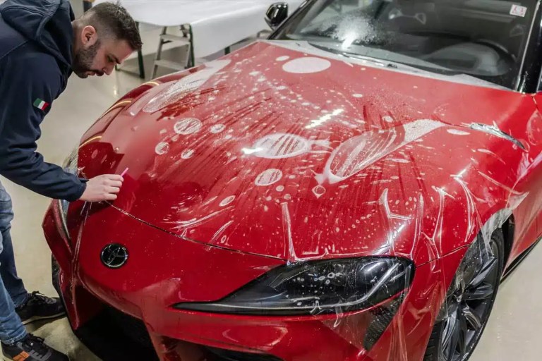 autófólia felhelyezése autófóliázás