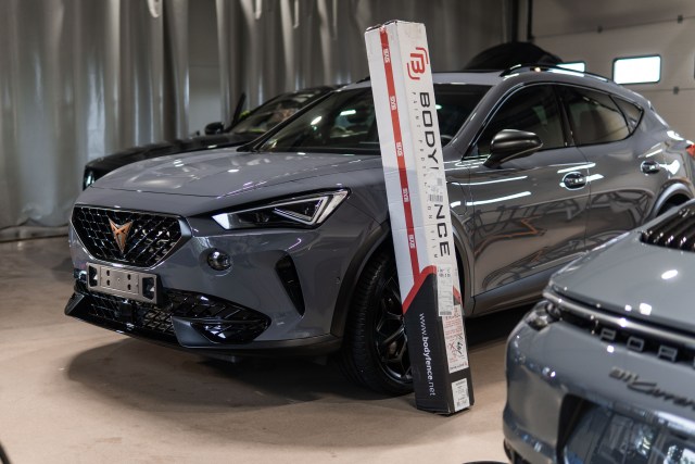 új autó védelme - kővédő fólia